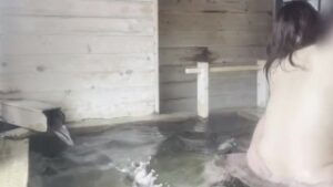 【混浴温泉旅】第1回秋田　1日目　ずっとムラムラしっぱなしだったけど、ようやく貸切露天風呂で彼の固くなったおチンチンを入れてもらえました。