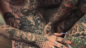 Tattooed babes Amber Luke & Tiger Lilly play with toys